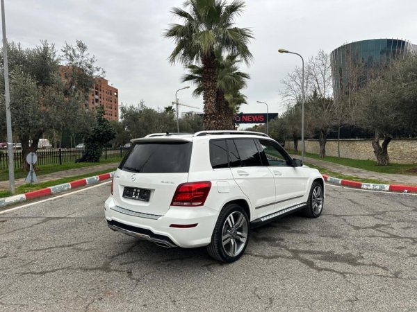 Tirane, shes SUV MERCEDES BENZ GLK FULL OPTION 250 Nafte, e bardhë automatik Klima 190.000 km