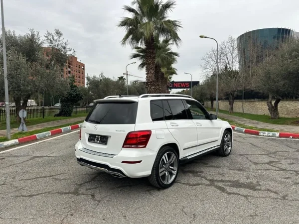 Tirane, shes SUV MERCEDES BENZ GLK FULL OPTION 250 Nafte, e bardhë automatik Klima 190.000 km