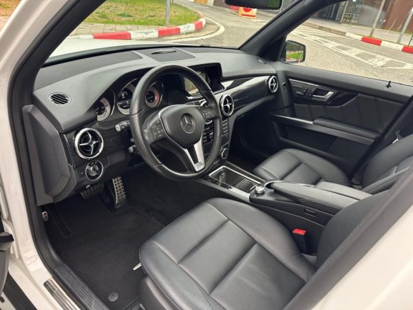 Tirane, shes SUV MERCEDES BENZ GLK FULL OPTION 250 Nafte, e bardhë automatik Klima 190.000 km