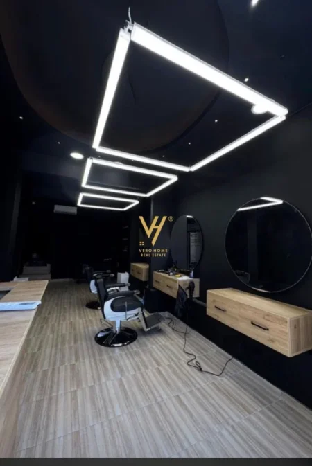 Tirane, shitet ambjent biznesi Kati 0, 60 m² 160.000 € (OXHAKU)