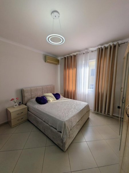 Tirane, jepet me qera 1+1 Kati 4, 40 m² 520 € (Rruga e Kavajes)