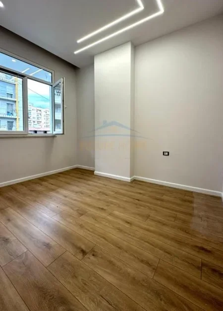 Shitet , Apartament 1+1 Unaza e re, Tirane