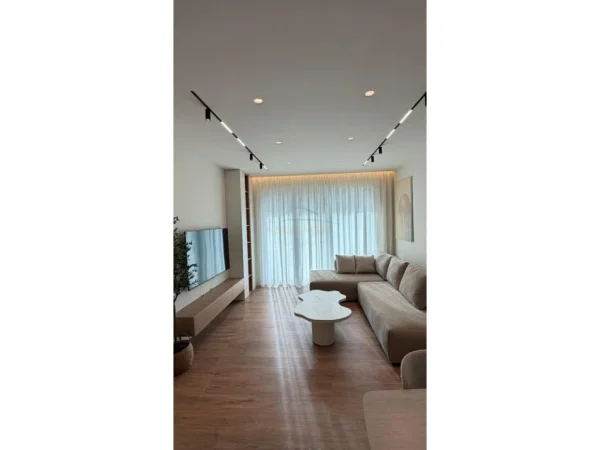 Tirane, jepet me qera apartament 2+1+Ballkon Kati 3, (Green Valley,) 1500 euro