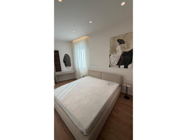 Tirane, jepet me qera apartament 2+1+Ballkon Kati 3, (Green Valley,) 1500 euro