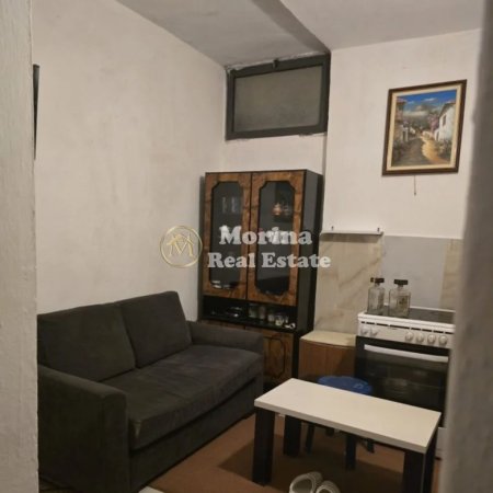 Tirane, jepet me qera shtepi 1+1 Kati 1, 50 m² 300 € (Vasil Shanto)