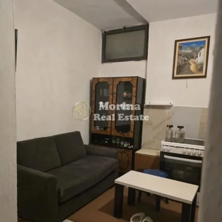 Tirane, jepet me qera shtepi 1+1 Kati 1, 50 m² 300 € (Vasil Shanto)