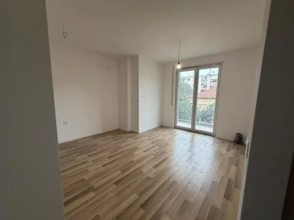 Tirane, shitet apartament 1+1+Ballkon Kati 1, 44 m² 92.000 € (Rruga Ali Demi)