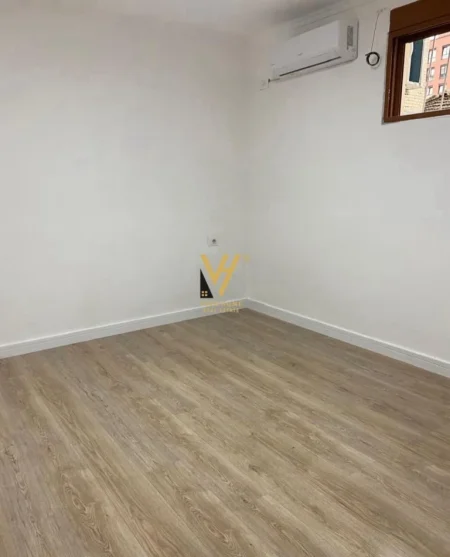 Tirane, jepet me qera garsonier Kati 1, 30 m² 370 € (MYSLYM SHYRI)