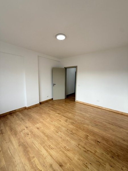 Tirane, jepet me qera zyre , 106 m² 1.200 € (Blloku)