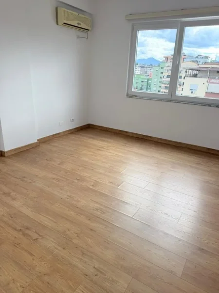 Tirane, jepet me qera zyre , 106 m² 1.200 € (Blloku)
