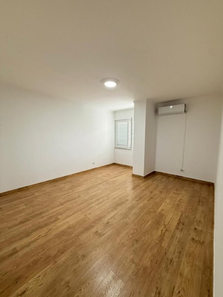 Tirane, jepet me qera zyre , 106 m² 1.200 € (Blloku)