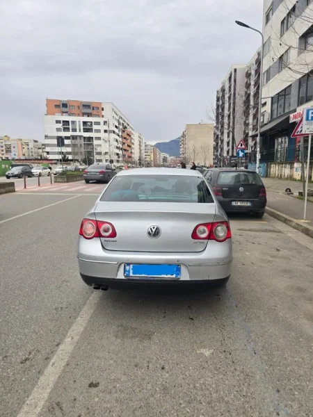 Tirane, shes makine Volkswagen Passat Nafte, gri metalizato automatik Klima 240.000 km 4.700 €