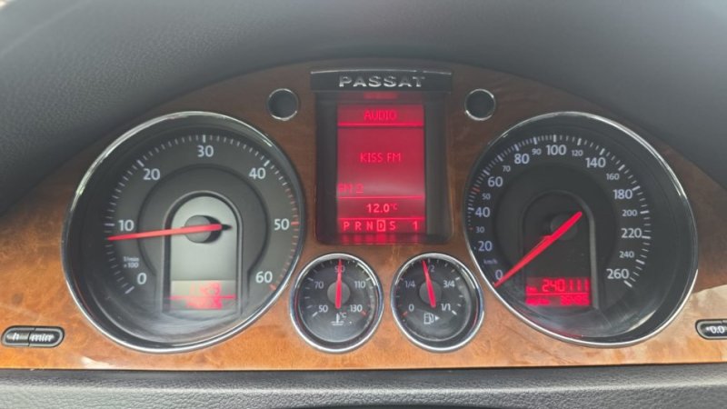 Tirane, shes makine elektrike Volkswagen Passat Nafte, gri metalizato automatik Klima 240.000 km 4.700 €