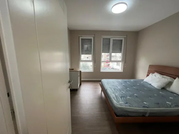 Tirane, jepet me qera apartament 2+1+Ballkon Kati 2, 95 m² 700 € (Materniteti i Ri)
