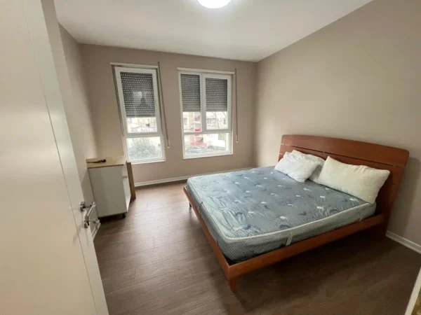 Tirane, jepet me qera apartament 2+1+Ballkon Kati 2, 95 m² 700 € (Materniteti i Ri)