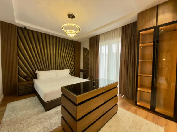 Tirane, jepet me qera apartament 2+1+Ballkon Kati 3, 122 m² 1.300 € (TEG)