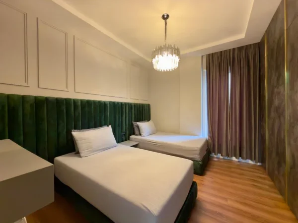 Tirane, jepet me qera apartament 2+1+Ballkon Kati 3, 122 m² 1.300 € (TEG)