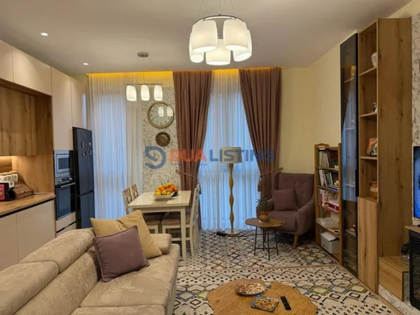 Tirane, jepet me qera apartament 2+1 , 102 m² 800 € (Ferit Xhajko)