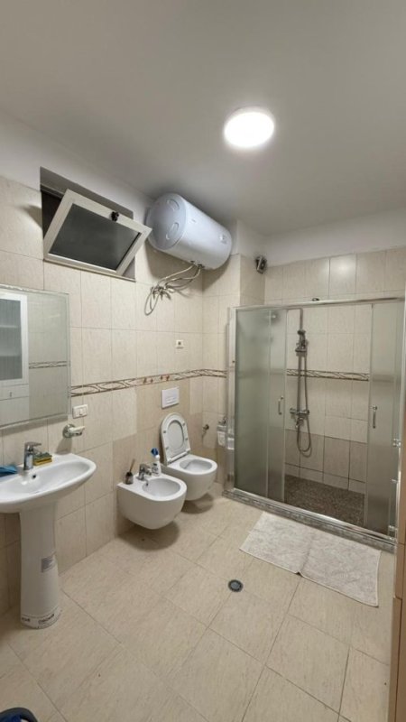 Tirane, jepet me qera apartament 1+1 Kati 4, 80 m² 700 € (Rruga Elbasanit)