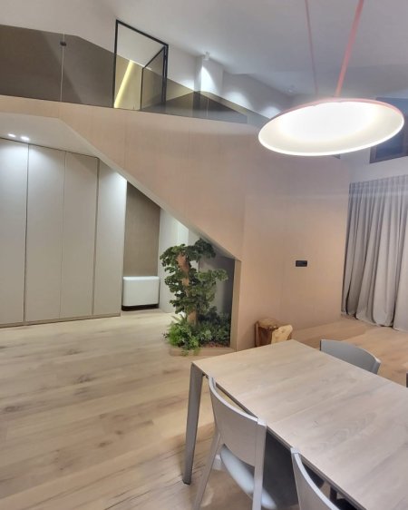 Tirane, jepet me qera apartament 3+1 , 180 m² 2.000 € 