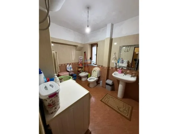 SHITET APARTAMENT 3+1 BULEVARDI ZHAN DARK,