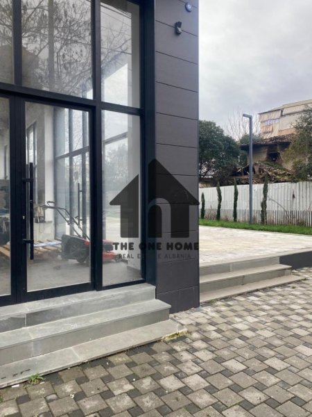 Tirane, jepet me qera bar-resorant Kati 0, 160 m² 3.500 € (Qender)