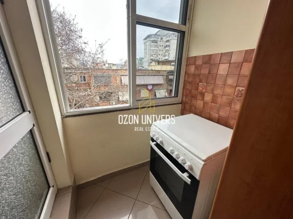 Tirane, jepet me qera apartament 1+1+Ballkon Kati 5, 60 m² 550 € (Myslym Shyr)