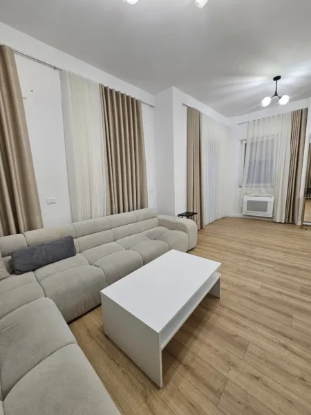 Tirane, jepet me qera Vile 3 Katshe , 412 m² 2.500 € 