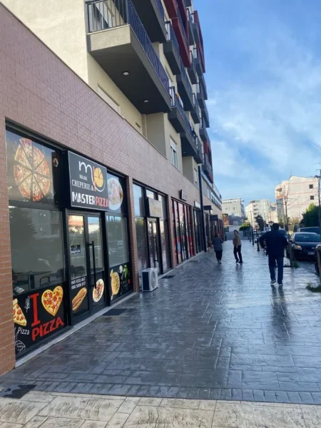 Tirane, shitet dyqan Kati 0, 93 m² 232.000 € (Kamez)