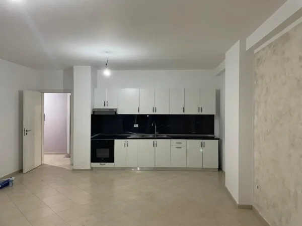 Tirane, jepet me qera zyre Kati 2, 129 m² 500 € (5 MAJI)