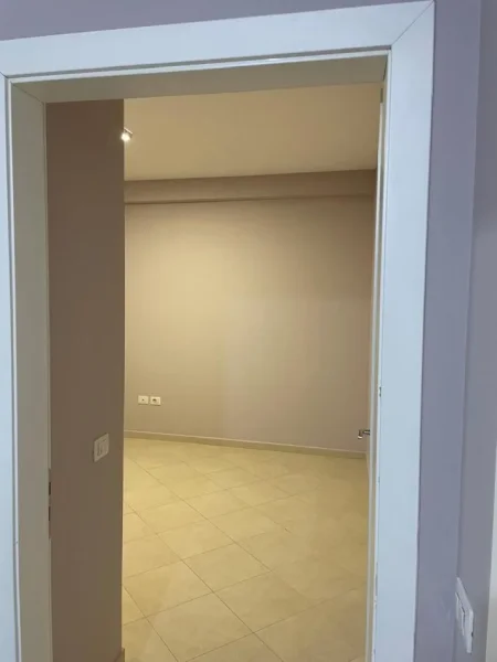 Tirane, jepet me qera zyre Kati 2, 129 m² 500 € (5 MAJI)