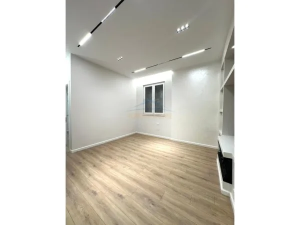 Tirane, shitet apartament 1+1 Kati 1, 60 m² 110.000 € (UNAZA E RE)