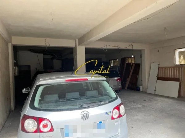 Tirane, jepet me qera magazine Kati 1, 230 m² 1.300 € (VILAT GJERMANE)