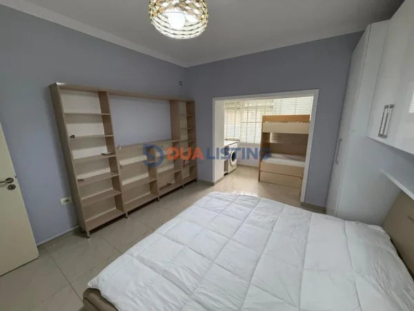 Tirane, jepet me qera apartament 1+1 , 60 m² 550 € (Rruga Bardhyl)