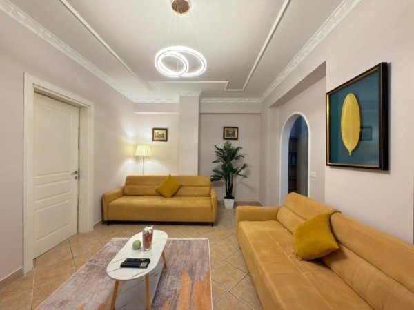 JEPET ME QIRA SUPER APARTAMENT 2+1 TEK RRUGA E ELBASANIT   , 650 €URO