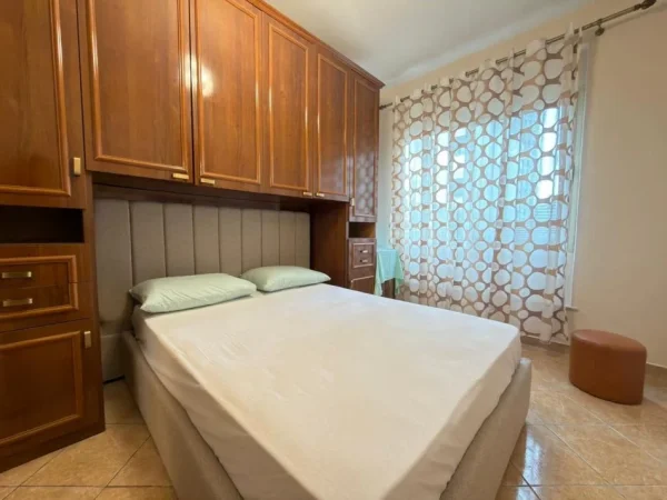 JEPET ME QIRA SUPER APARTAMENT 2+1 TEK RRUGA E ELBASANIT   , 600 €URO