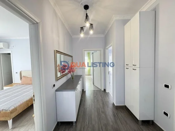 Tirane, jepet me qera apartament 3+1 , 150 m² 1.500 € (Kopshti Botanik)