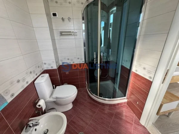 Tirane, jepet me qera apartament 3+1 , 150 m² 1.500 € (Kopshti Botanik)