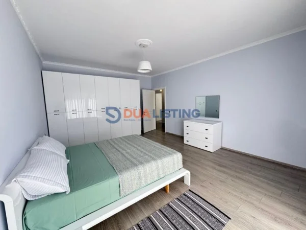 Tirane, jepet me qera apartament 3+1 , 150 m² 1.500 € (Kopshti Botanik)