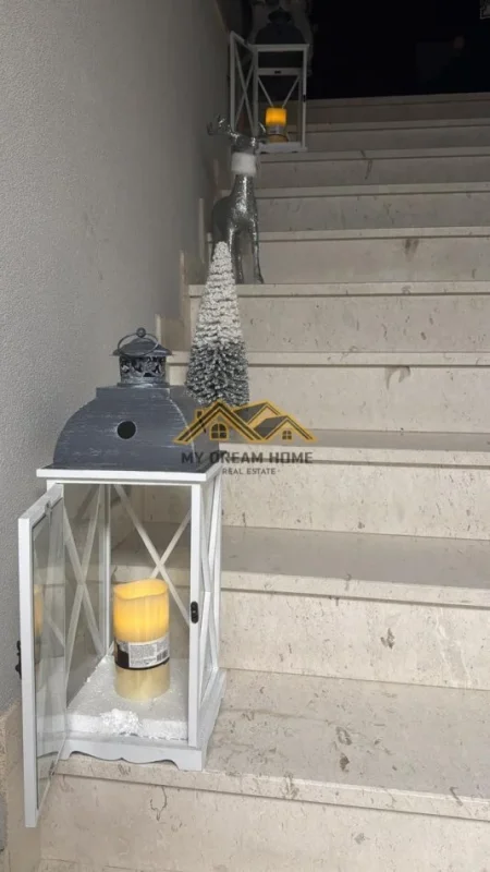 Durres, jepet me qera 2+1 Kati 2, 205 m² 1.650 € 