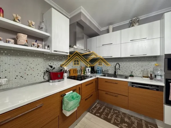 Durres, jepet me qera 2+1 Kati 2, 205 m² 1.650 € 