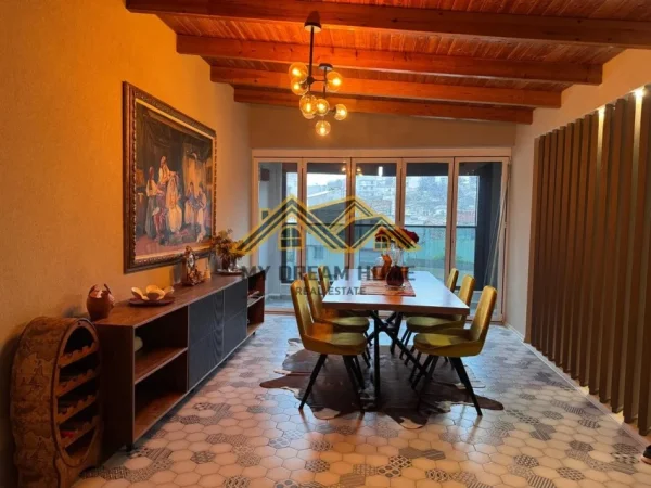 Durres, jepet me qera 2+1 Kati 2, 205 m² 1.650 € 