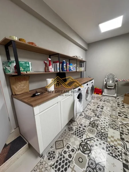 Durres, jepet me qera 2+1 Kati 2, 205 m² 1.650 € 