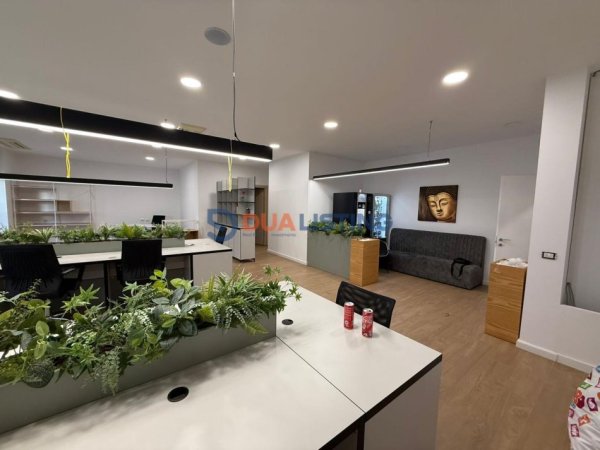 Tirane, jepet me qera zyre , 180 m² 3.000 € (Delijorgji)