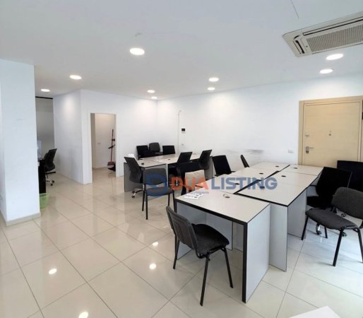 Tirane, jepet me qera zyre , 187 m² 2.500 € (Rruga e Kavajes)