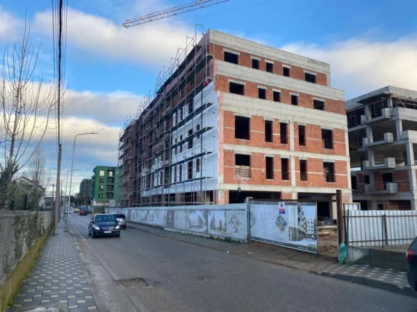 Tirane, shes apartament 2+1 Kati 1, 101 m² 88.000 € (Kamez)