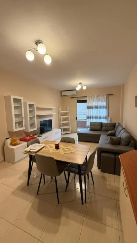 Tirane, jepet me qera apartament 1+1 Kati 5, 80 m² 700 € (Rruga e Elbasanit)