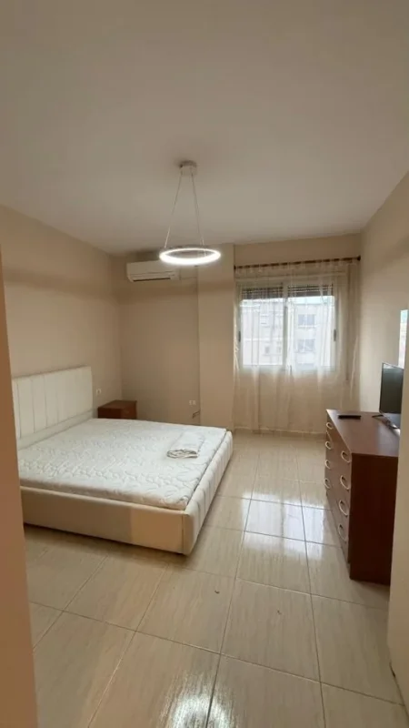 Tirane, jepet me qera apartament 1+1 Kati 5, 80 m² 700 € (Rruga e Elbasanit)