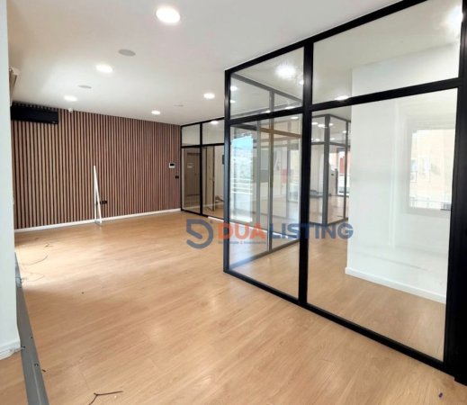Tirane, jepet me qera zyre , 180 m² 2.500 € (Rruga e Kavajes)