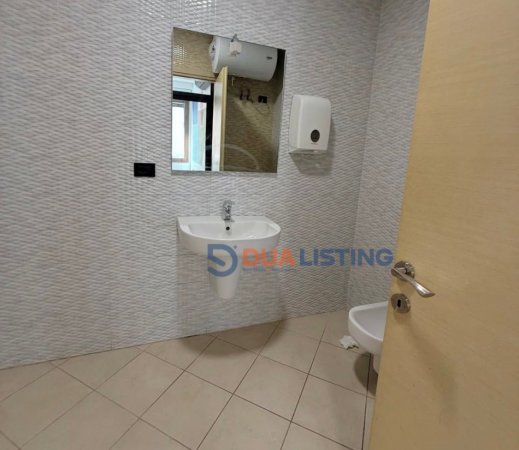 Tirane, jepet me qera zyre , 180 m² 2.500 € (Rruga e Kavajes)